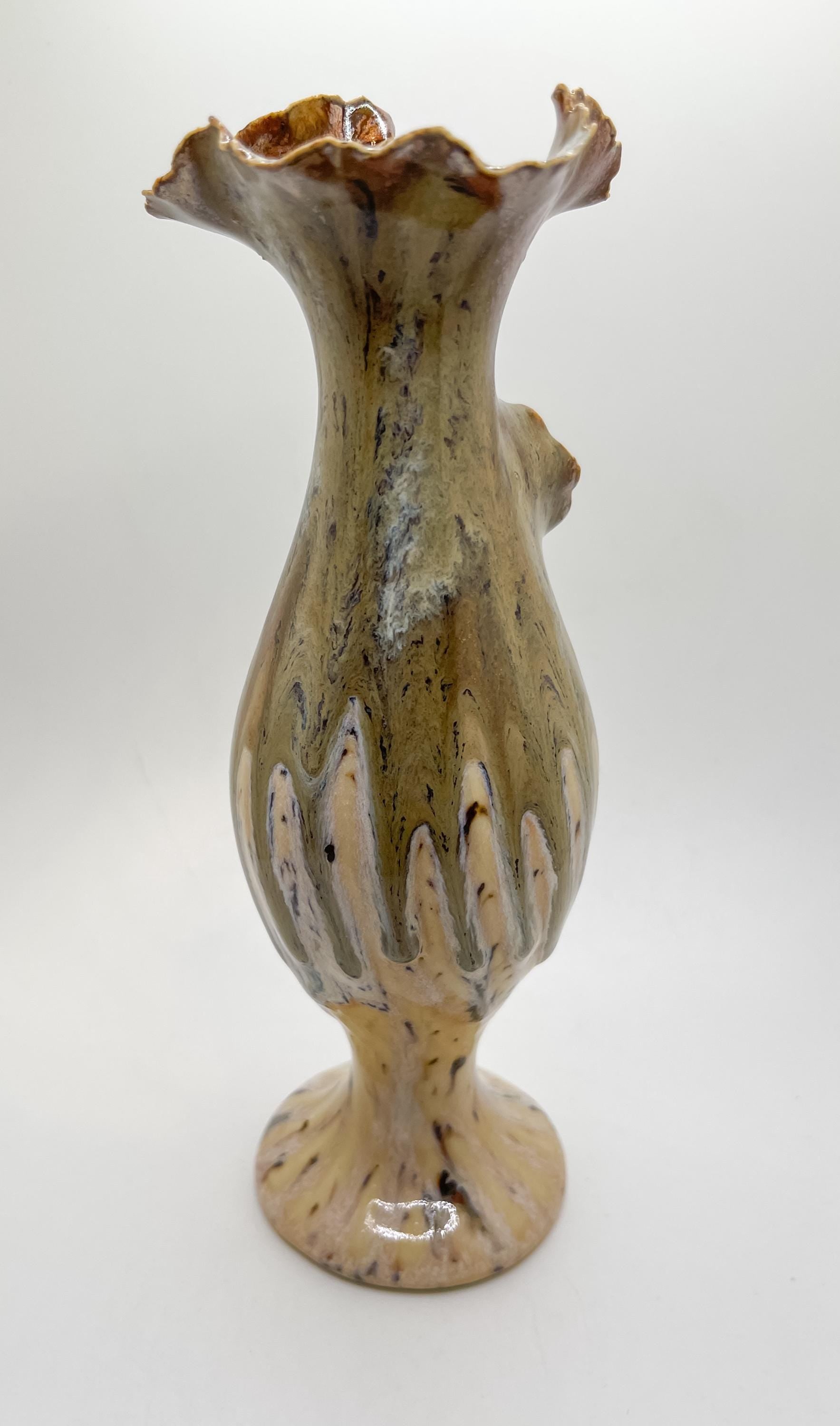 Handcrafted Porcelain Vase: Radiant Mini Burst Ceramic Vessel