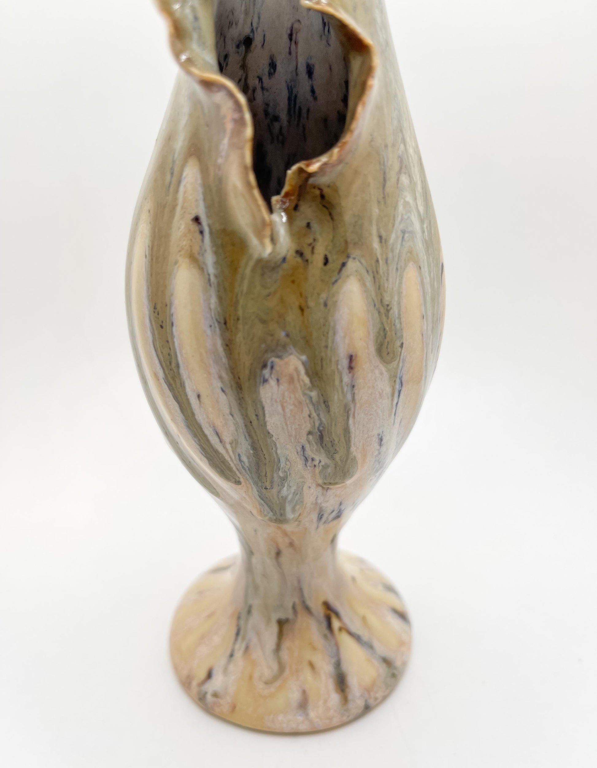 Handcrafted Porcelain Vase: Radiant Mini Burst Ceramic Vessel