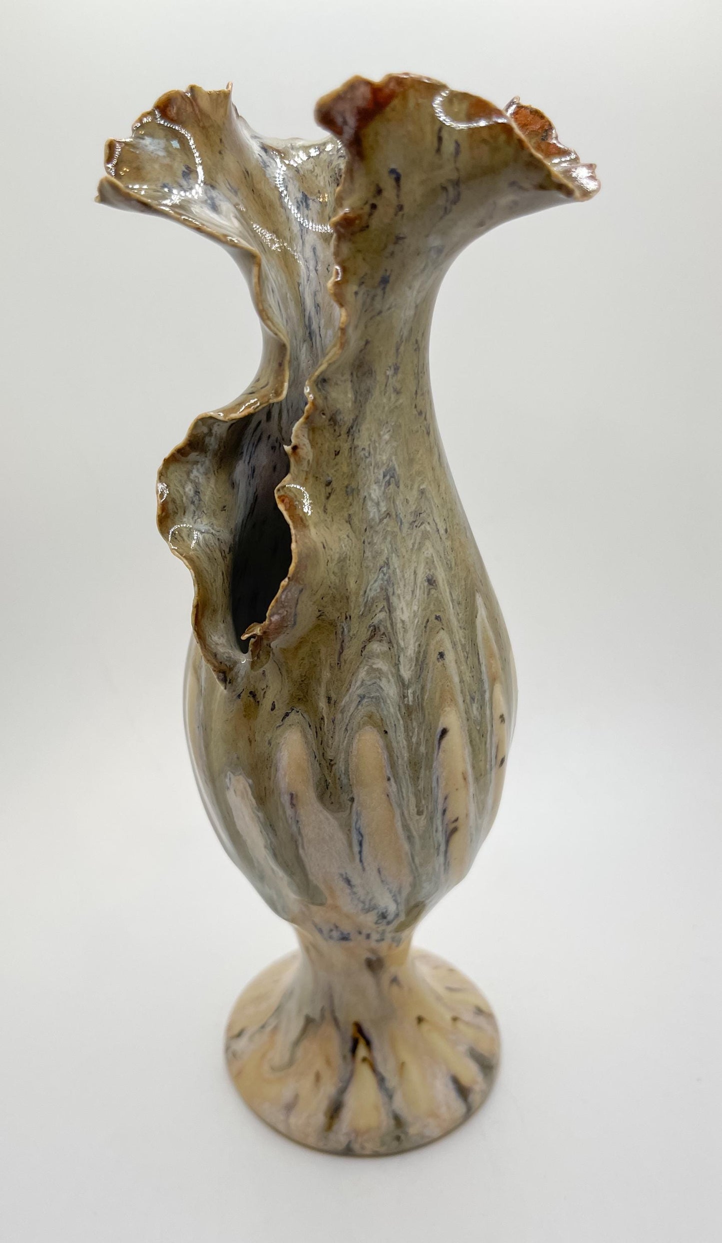 Handcrafted Porcelain Vase: Radiant Mini Burst Ceramic Vessel