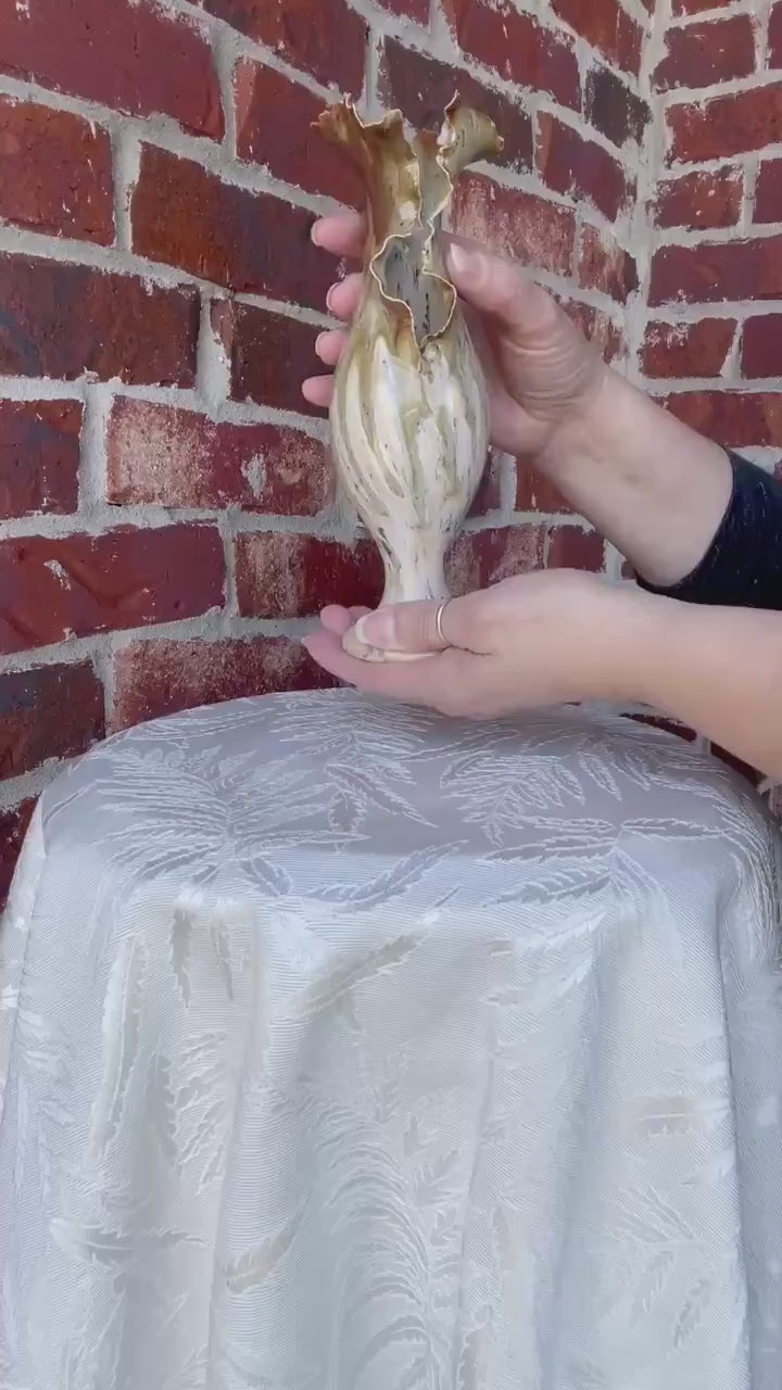Handcrafted Porcelain Vase: Radiant Mini Burst Ceramic Vessel